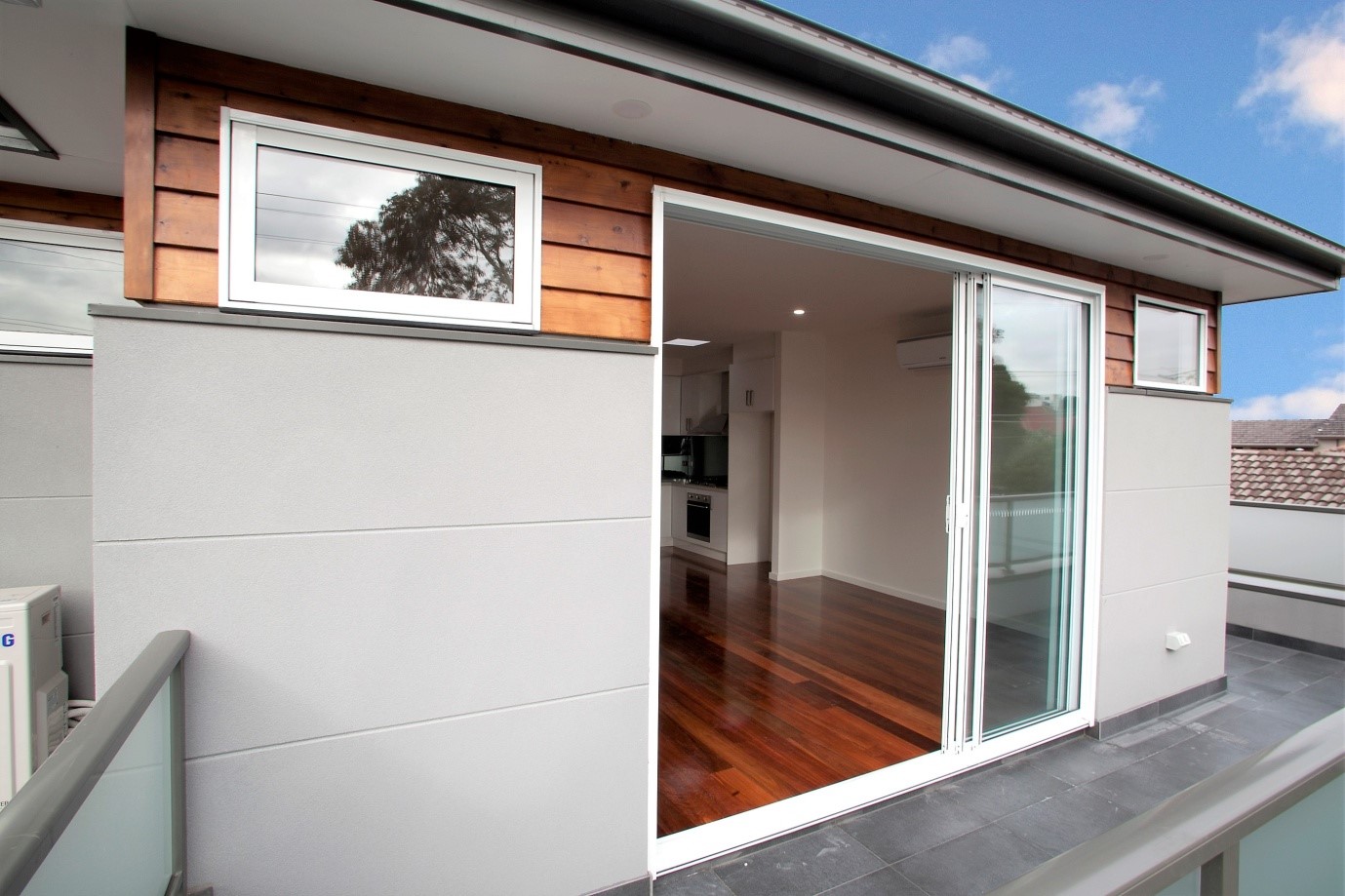Thornbury-Lounge-Balcony